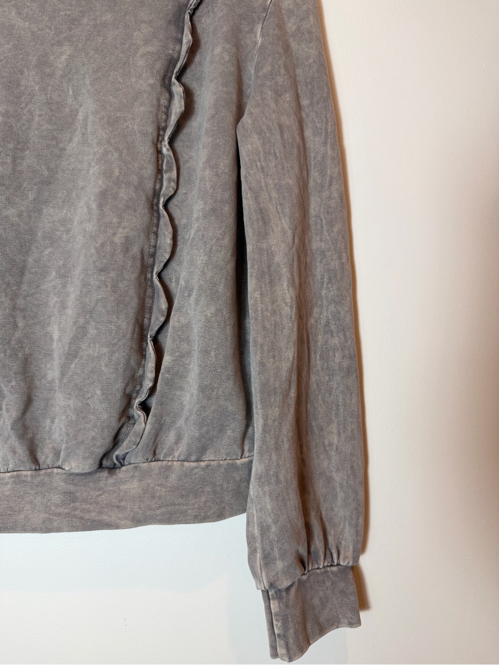 Eri & Ali Anthropologie Weckerlie Scalloped Sweatshirt Mineral Wash Gray SZ Med - Picture 2 of 7